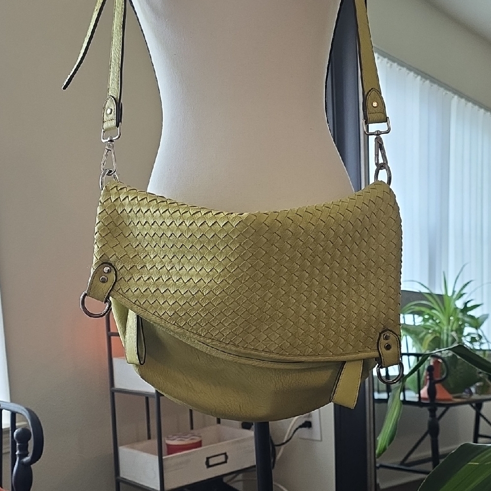 Chinese Laundry Green Textured Crossbody Bag